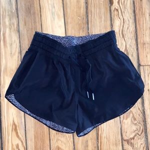 LULULEMON CHOOSE A SIDE REVERSIBLE SHORTS